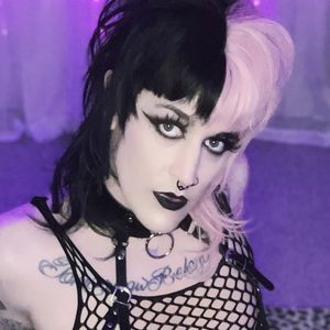 Miss Zoe Deville avatar