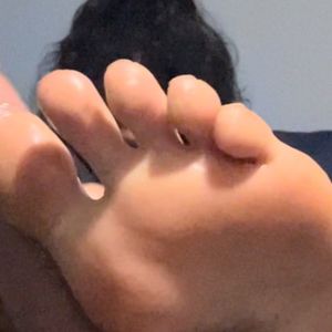 sluttysweatyfeet avatar