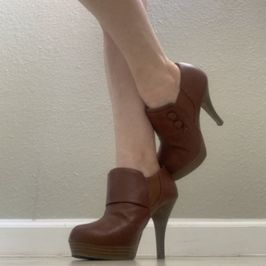 Size 5 Fioni brown 4 inch heels