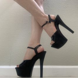 Ellie Size 5 Black 6 inch Stilleto Heels