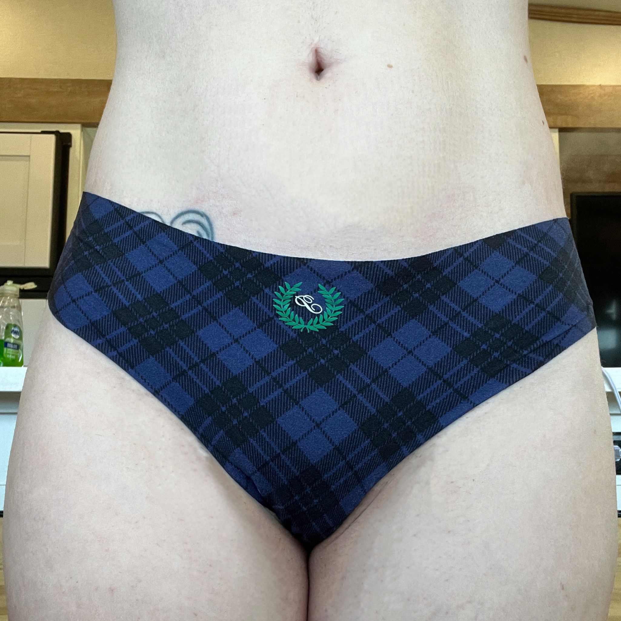 Plaid VS Thongs