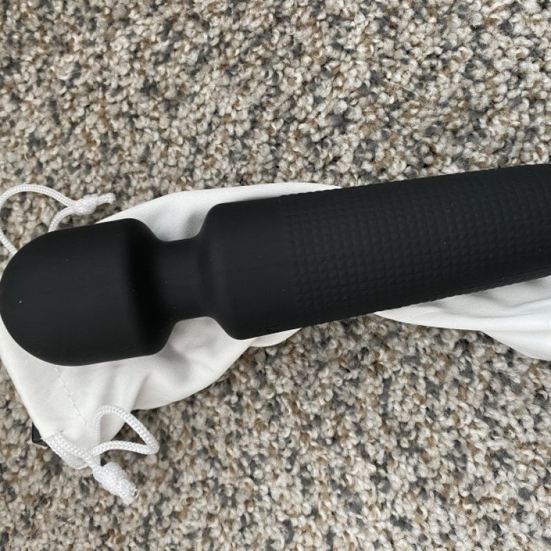 Black vibrating wand