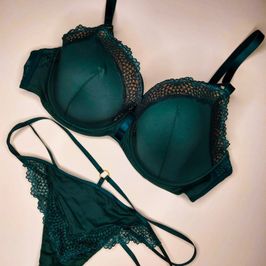 Emeraude Lace Bra and string panties