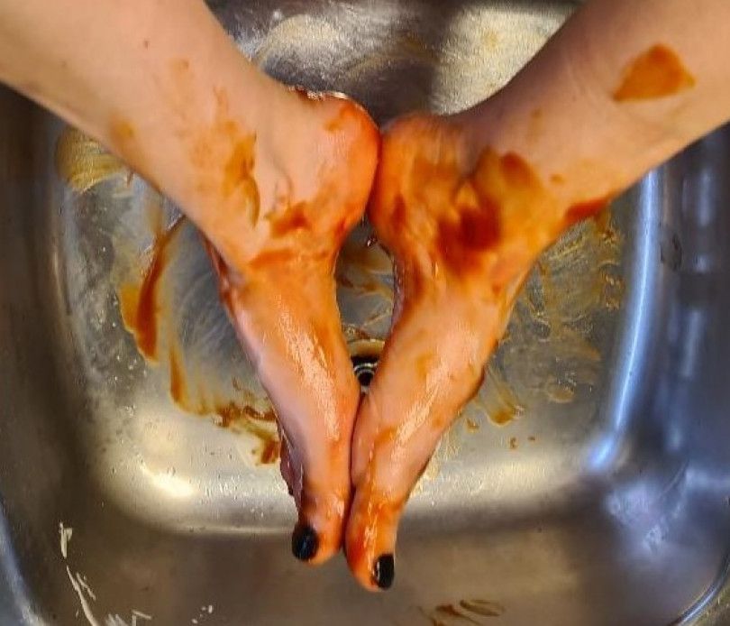 Delicious feet in Tomato sauce photoset of 35 pics