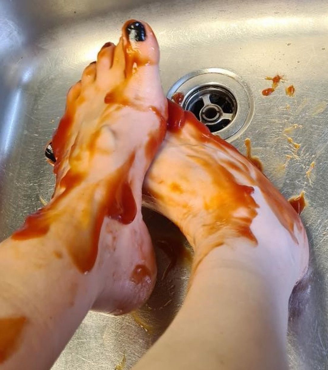 Tiny feet dipped in tomato sauce 40 photos