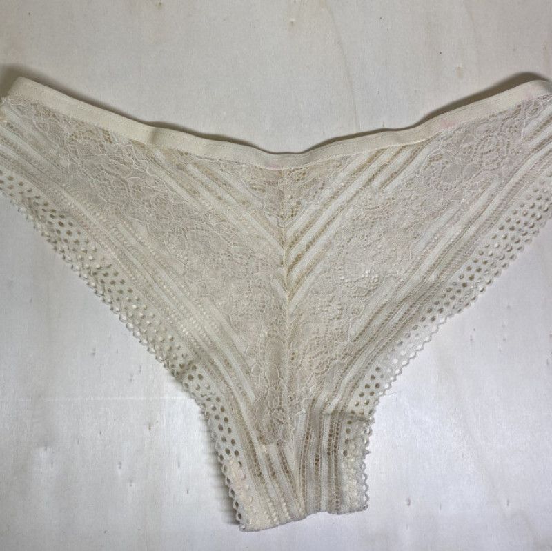 Light yellow lace panties