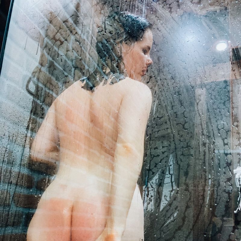 Naked Anna in the shower in a BDSM hotel