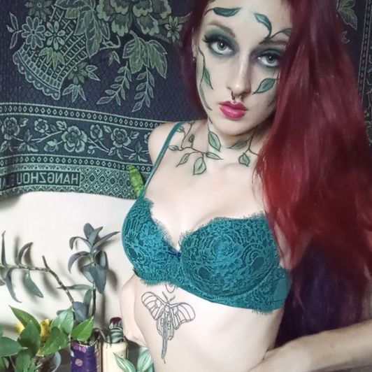 Poison Ivy Cosplay Photo Set