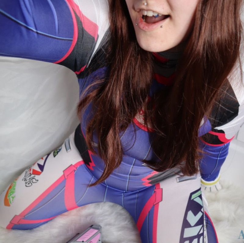 Photoset: Dva Cosplay