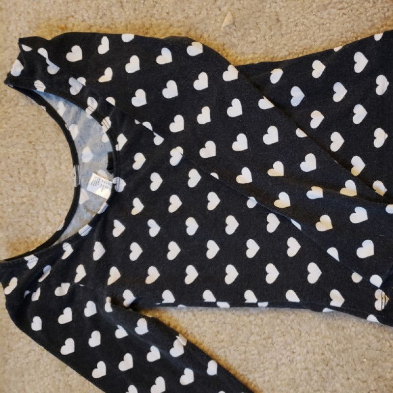 Cropped black white hearts top