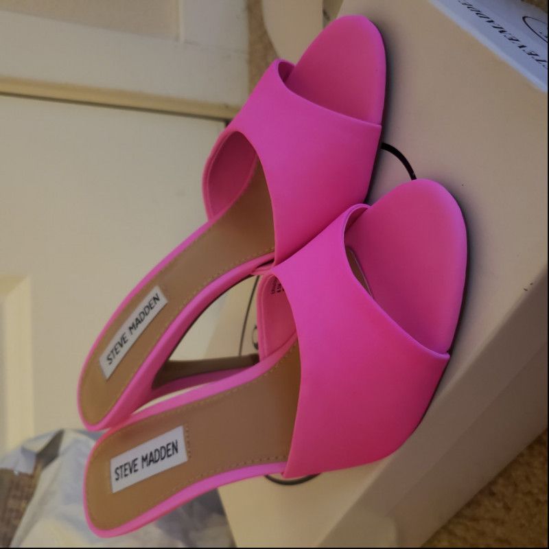 STEVE MADDEN Fluorescent Pink Heels