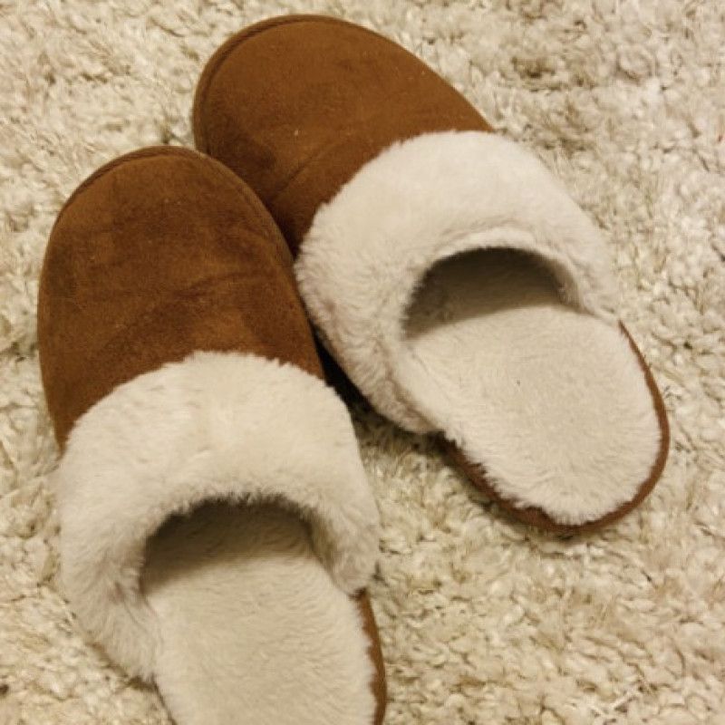 DIRTY SMELLY FUR SLIPPERS