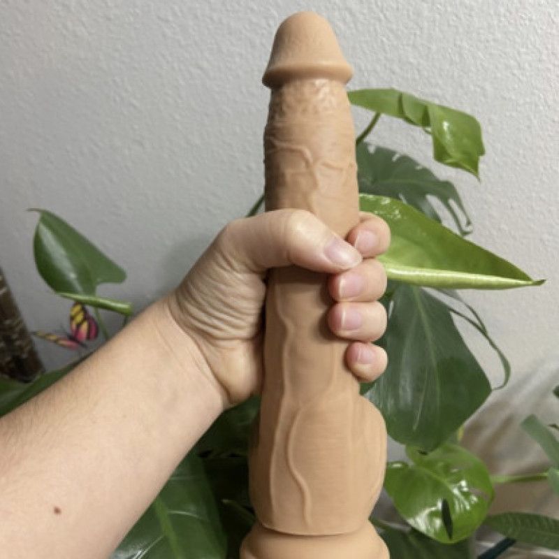 MY USED VIBRATING DILDO