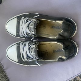 Well loved size 7 Converse