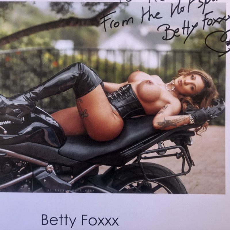 PIC SIGNED AND LIP KiSS