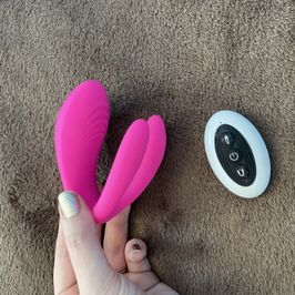 Pink vibrator toy with remote