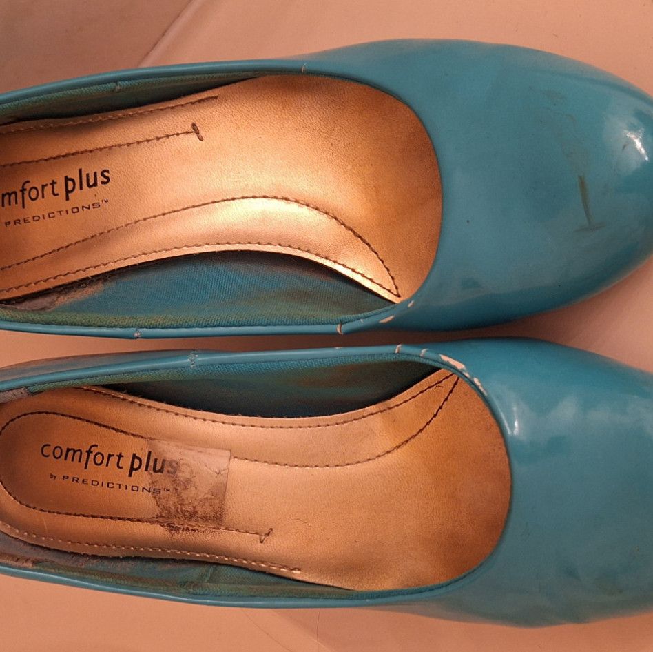 Old Bright Teal Heals