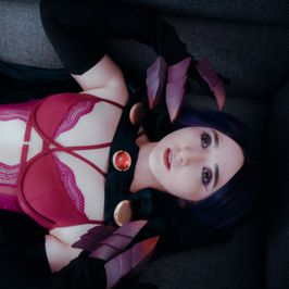 Raven from Teen Titans boudoir version