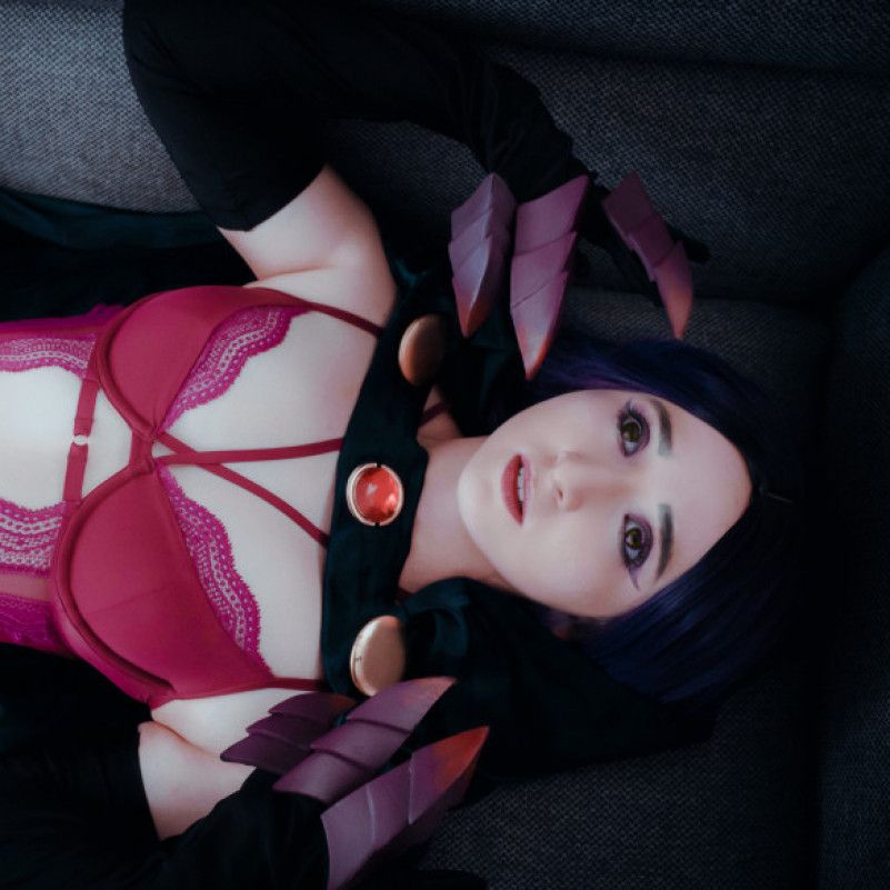 Raven from Teen Titans boudoir version