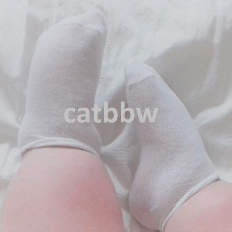 Worn WHITE ANKLE SOCKS