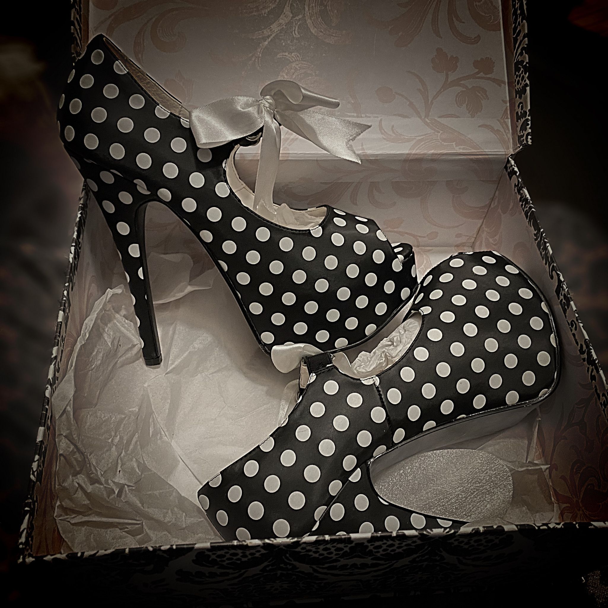 Pin Up Polka Dot Bordello High Heels White Bow