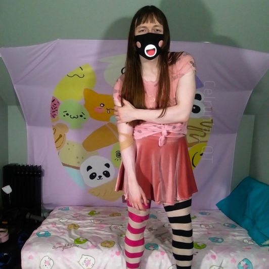 Hurt femboy with bandaged arm is naughty!