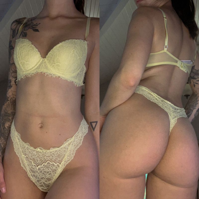 Yellow lace set