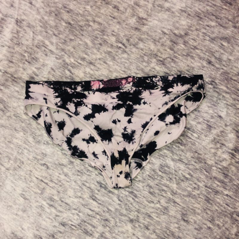 VS PINK BLACK AN WHITE TIE DYE PANTY