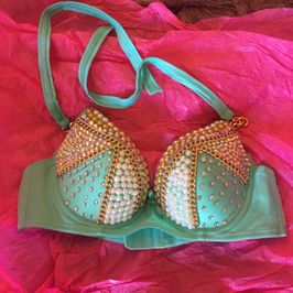 Feature Dancing show Aqua Bra