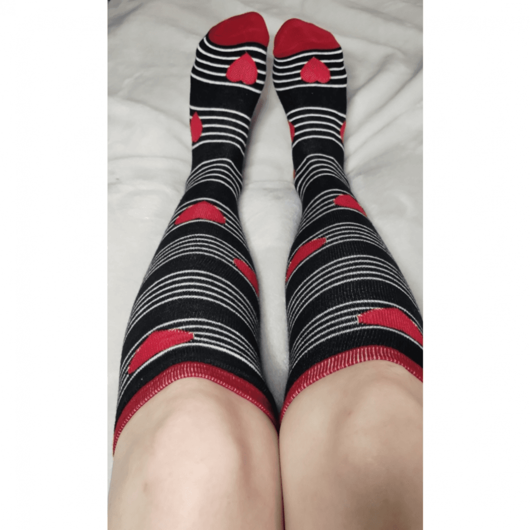 KNEE HIGH STRIPED SOCKS WITH HEARTS