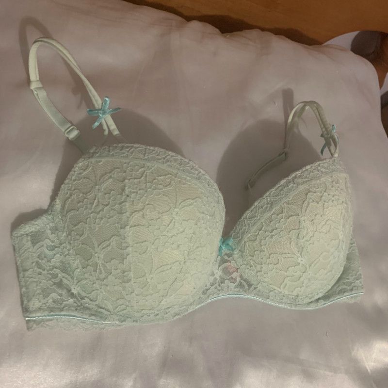 Cute bra that doesnt fit me anymore