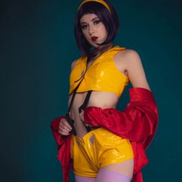 Professional Faye Valentine Cosplay Pics