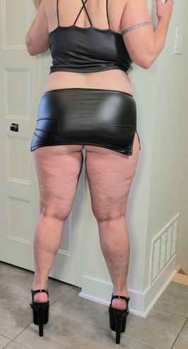 Black shinny mini skirt