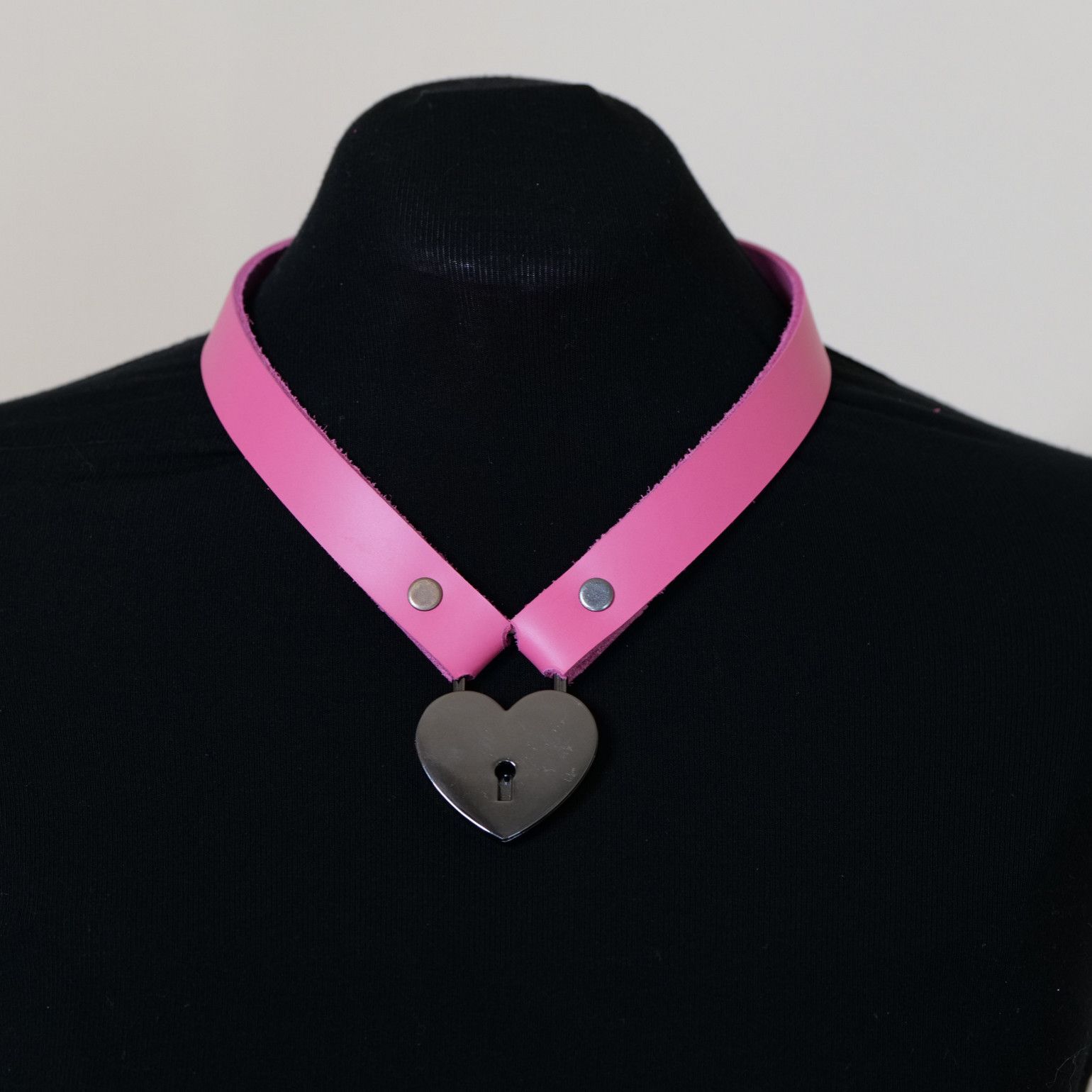 Locking Heart Strap Collar