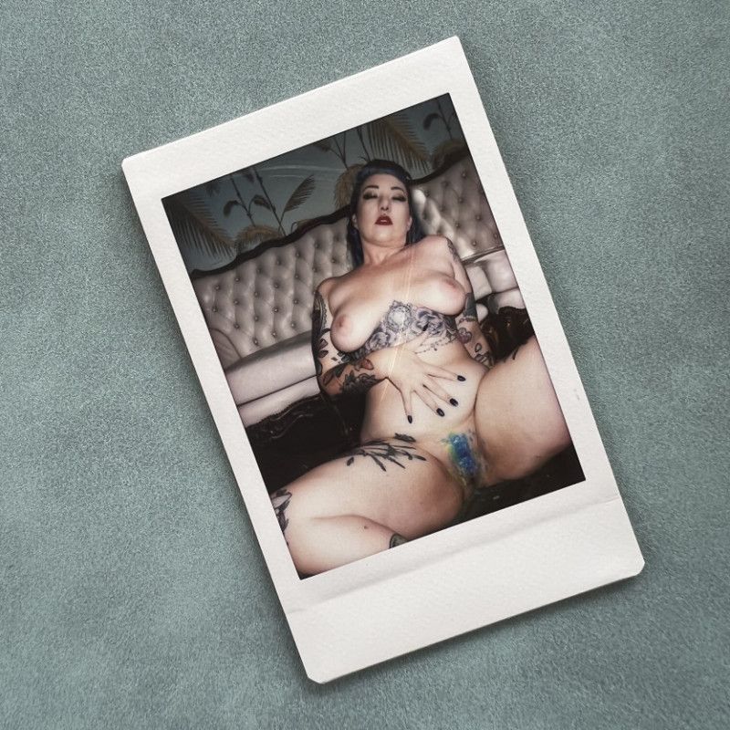 Pussy wax Instax