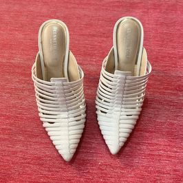 Kenneth Cole White Stiletto Mules SIZE 8