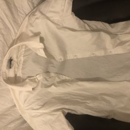 White shortsleeved shirt