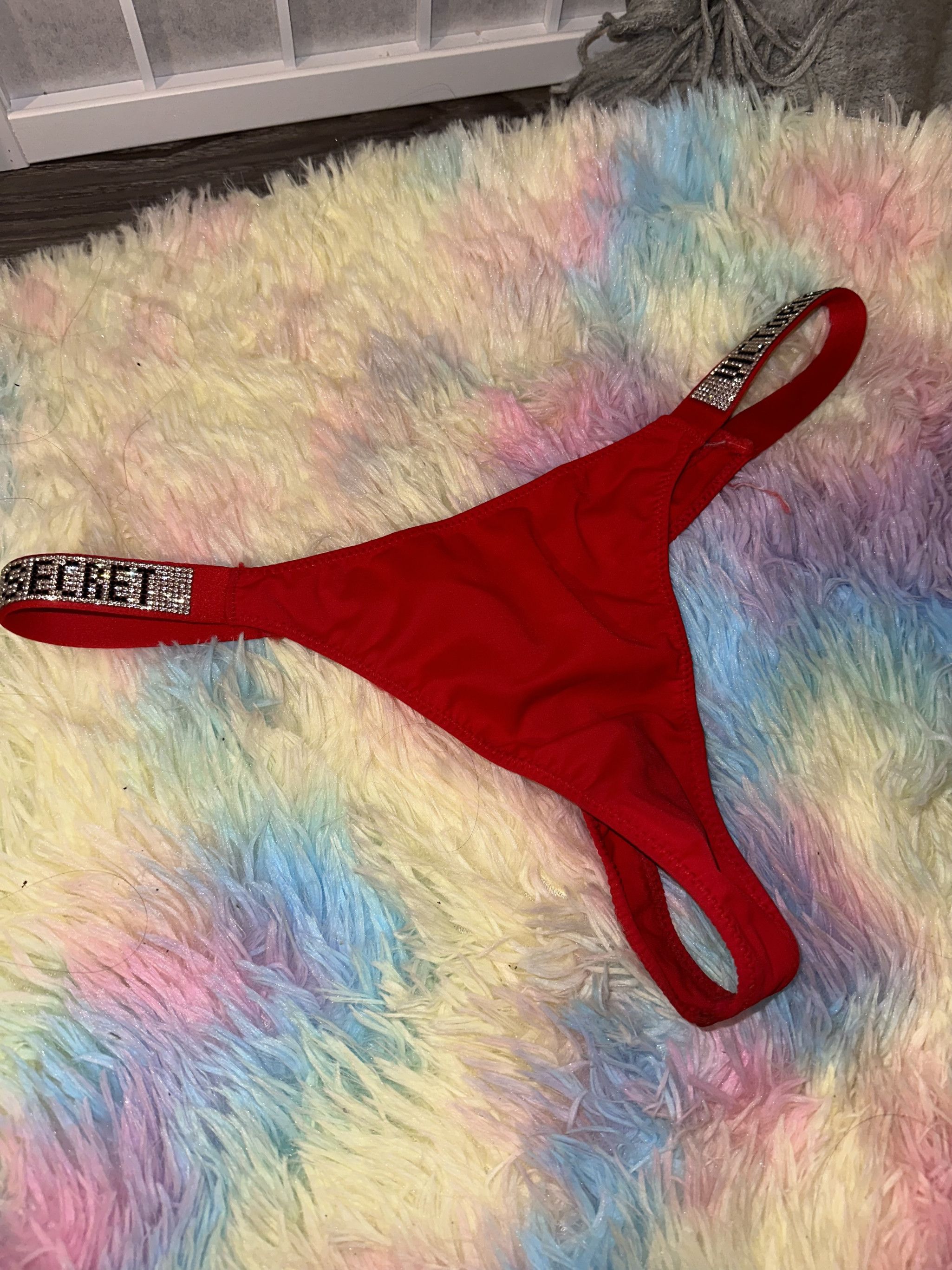 VICTORIAS SECRET Red worn thong