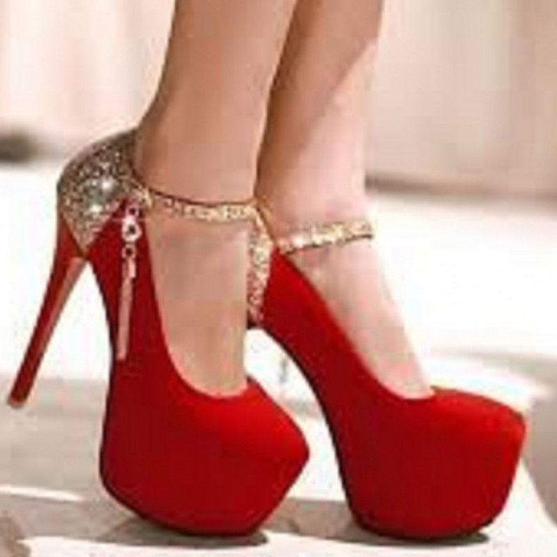 Oooh beautiful red heels