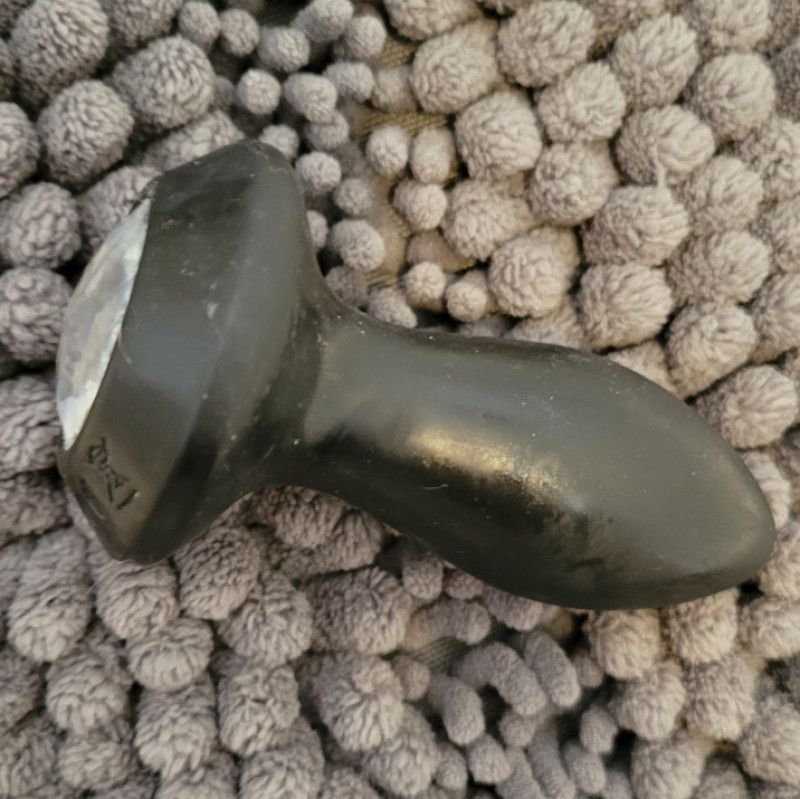 Fresh used vibrating diamond butt plug