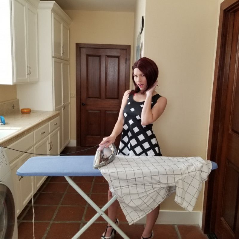 Suburban Housewife Photo Set