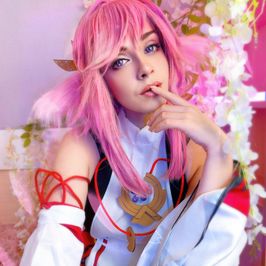 Yae Miko Cosplay