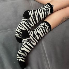 socks with zebra coloring and VIDEO