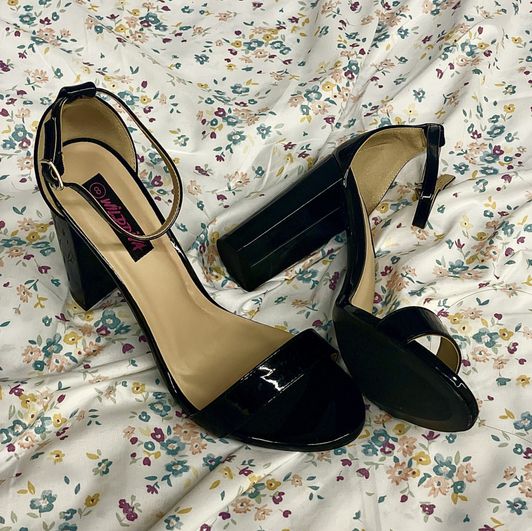 Gloss Black Heels Size 8