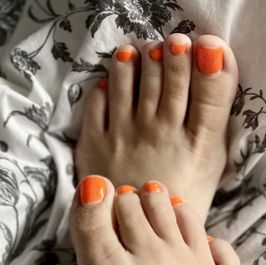 Sneak peek of some fine feet!