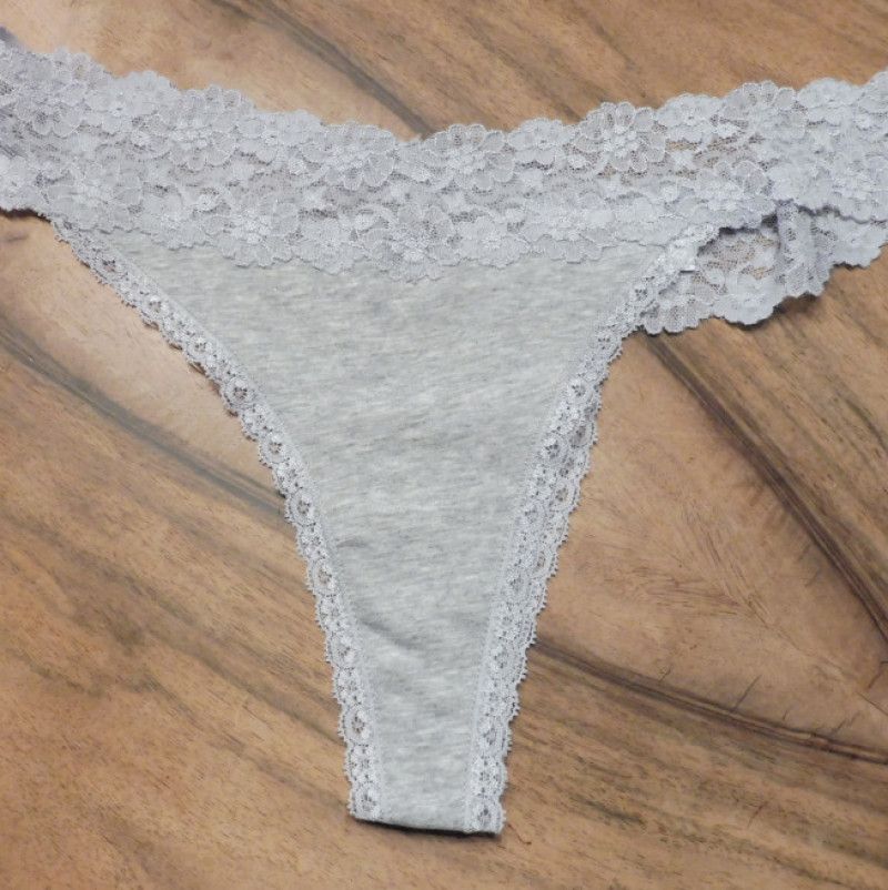 Sexy thong in gray with lace