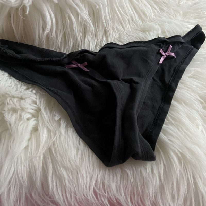 VERY WORN Old VS black panty w pink bows