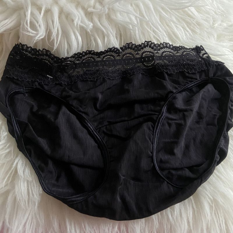 Silky black granny panties w lace