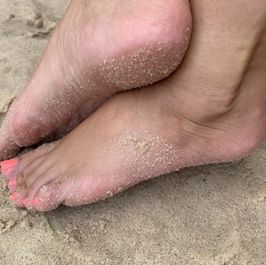 Sandy feet!