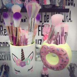 Makeup brushes